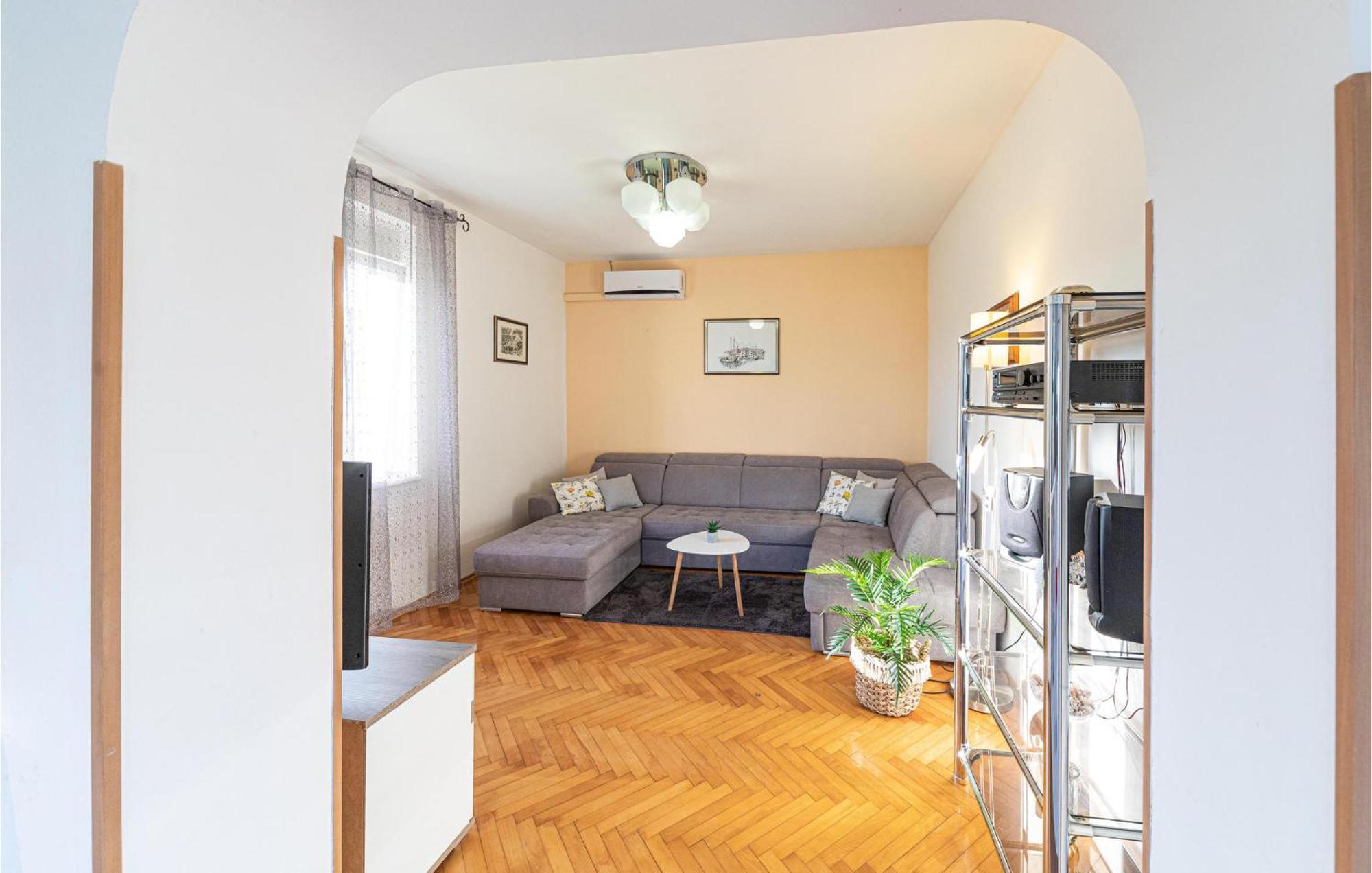 Lovely Apartment In Kastel Kambelovac With Wifi Kaštela المظهر الخارجي الصورة