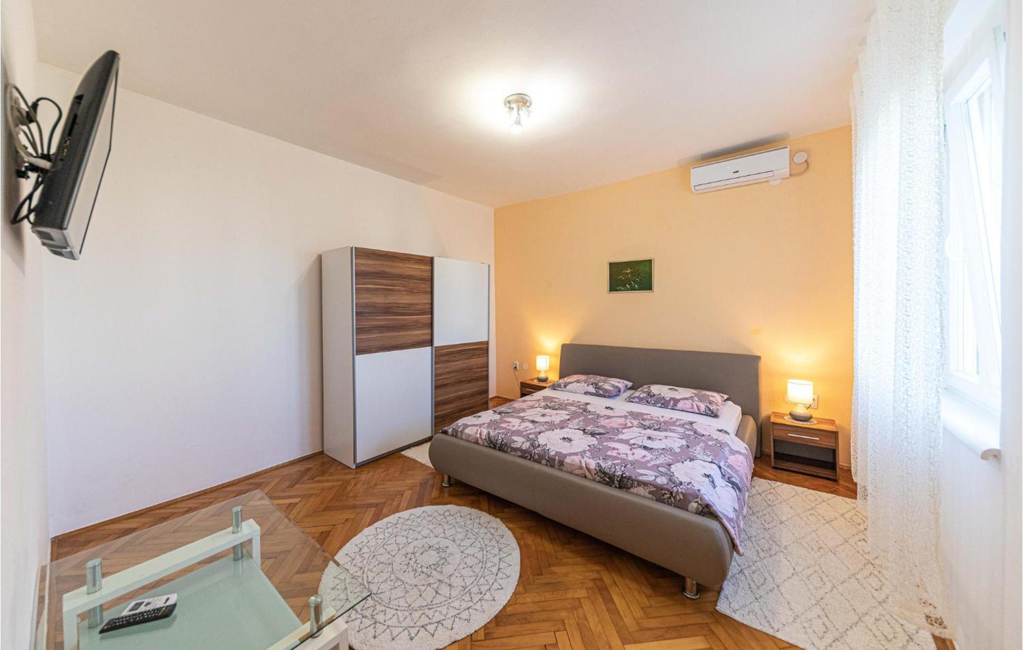 Lovely Apartment In Kastel Kambelovac With Wifi Kaštela المظهر الخارجي الصورة