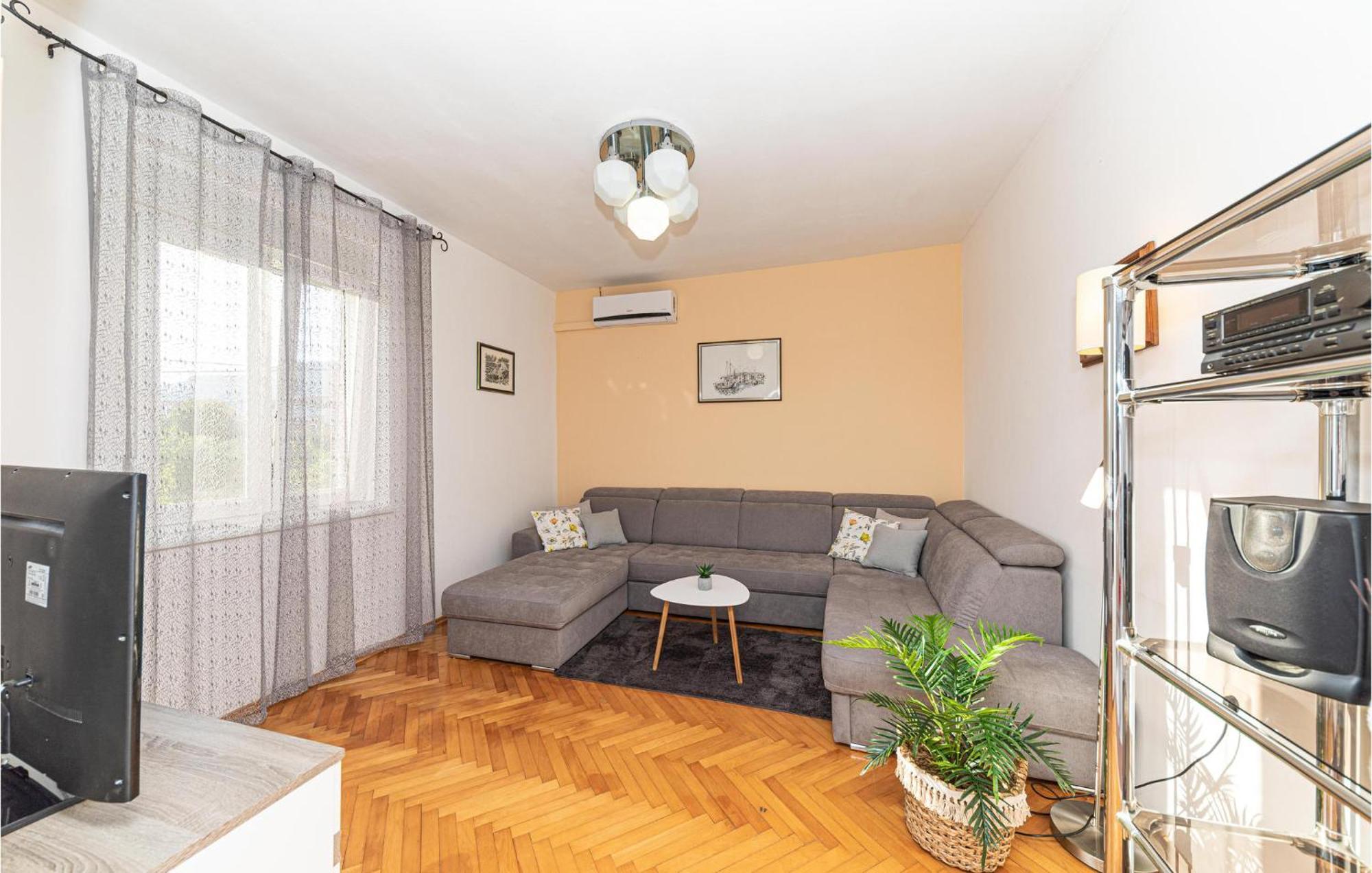 Lovely Apartment In Kastel Kambelovac With Wifi Kaštela المظهر الخارجي الصورة