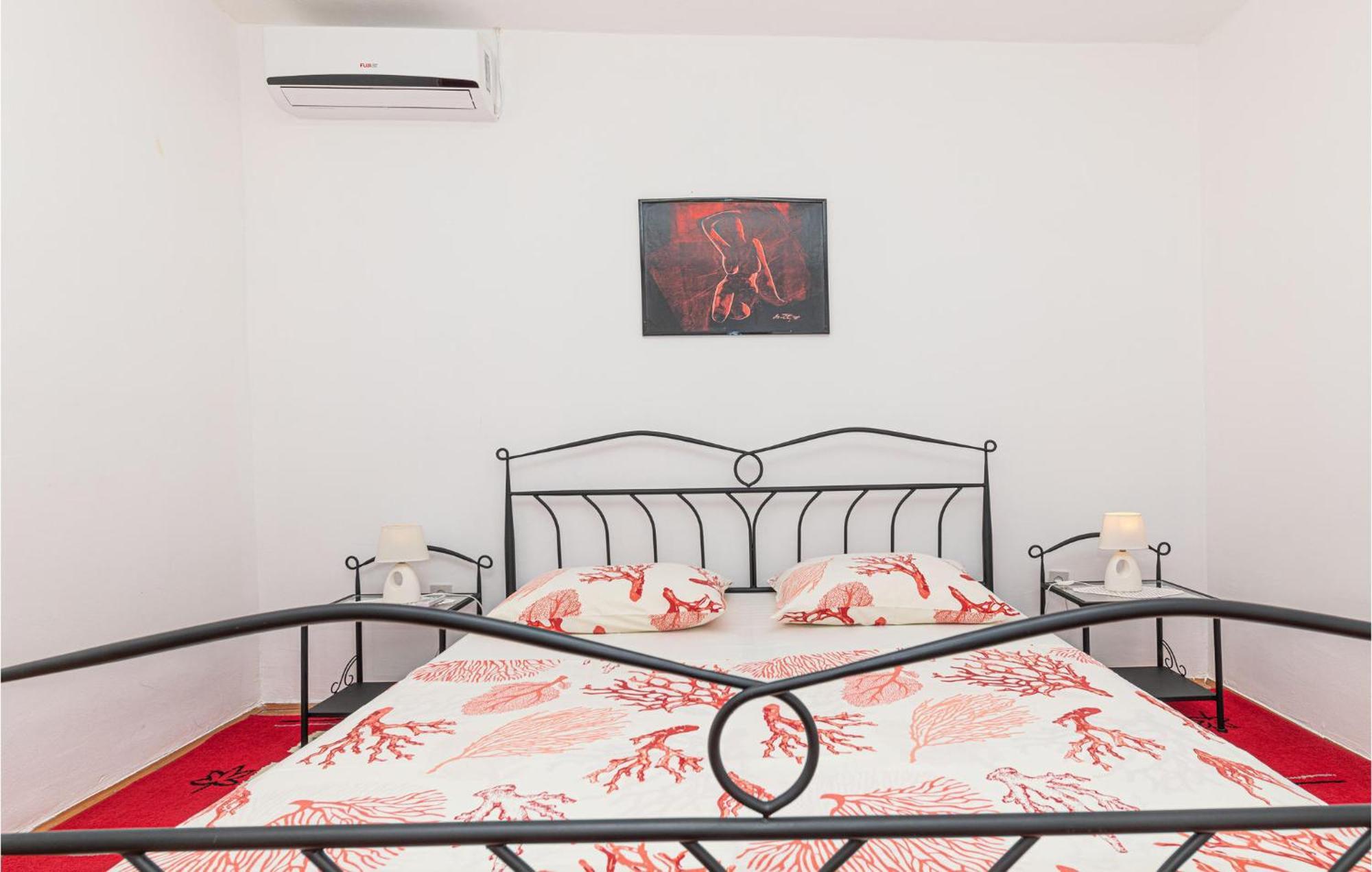 Lovely Apartment In Kastel Kambelovac With Wifi Kaštela المظهر الخارجي الصورة